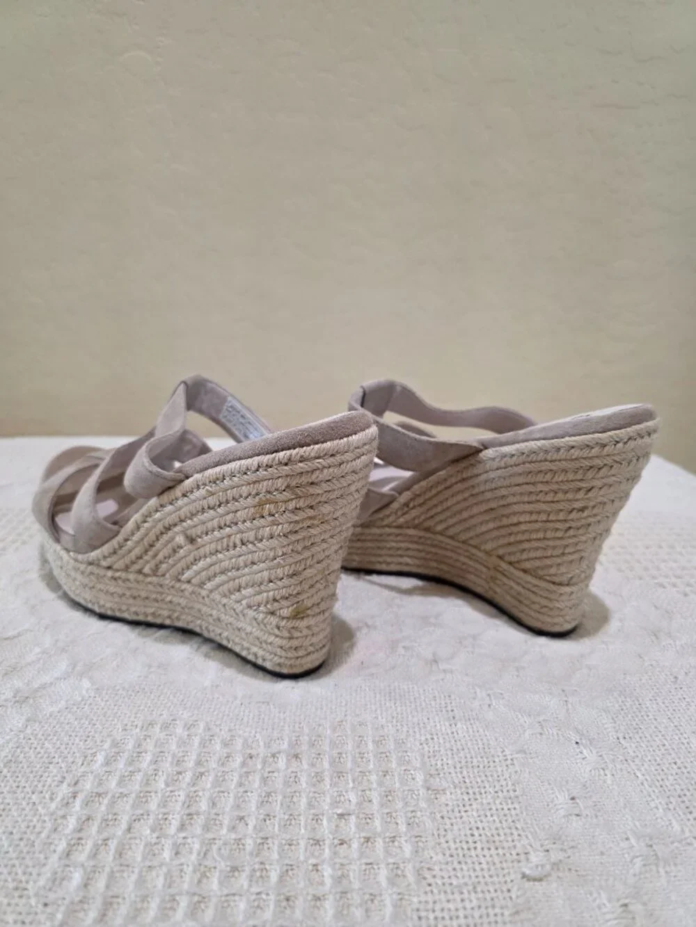 WOMAN’S UGG AUSTRALIA TAUPE TAWNIE WEDGE ESPADRILLE SANDALS - SIZE 10
